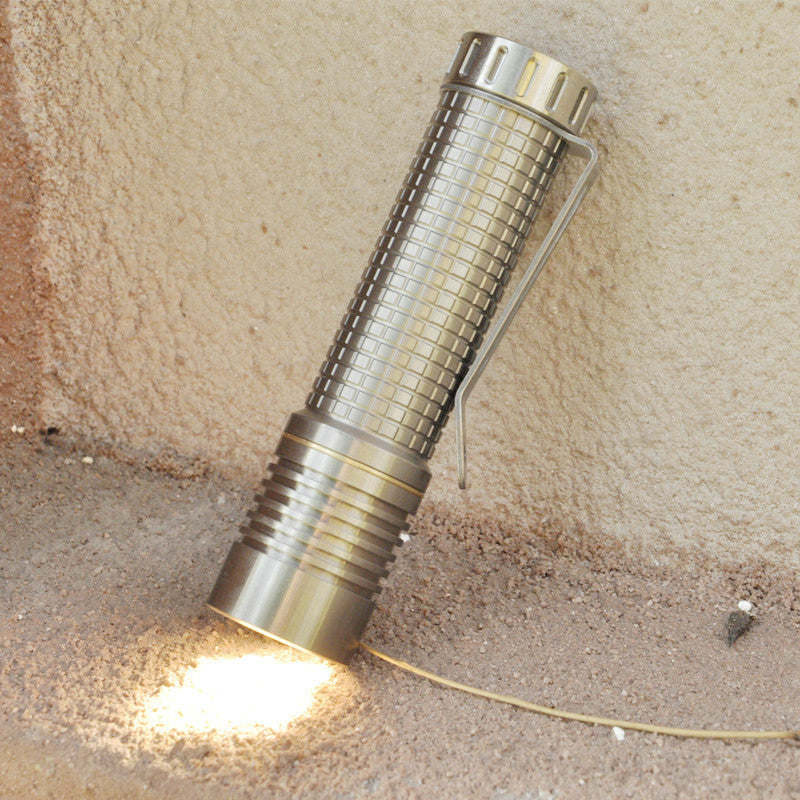 Maeerxu XT4 Titanium XPL-HI 6500K LED Flashlight 4000 Lumens
