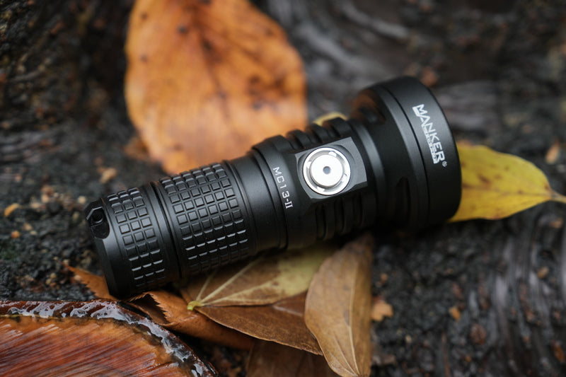 Manker MC13 II SFT40 LED 2000 Lumens with Battery (Black & Sand)